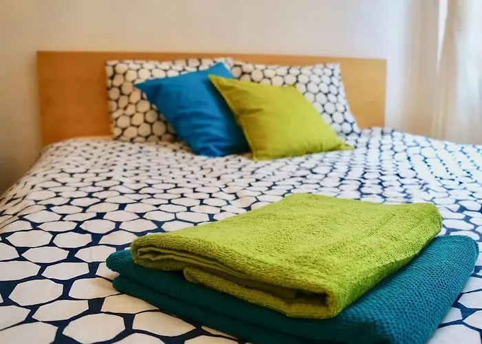 Bright And Cozy - City Center Apt