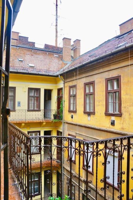 Apartment Bright And Cozy - Center *